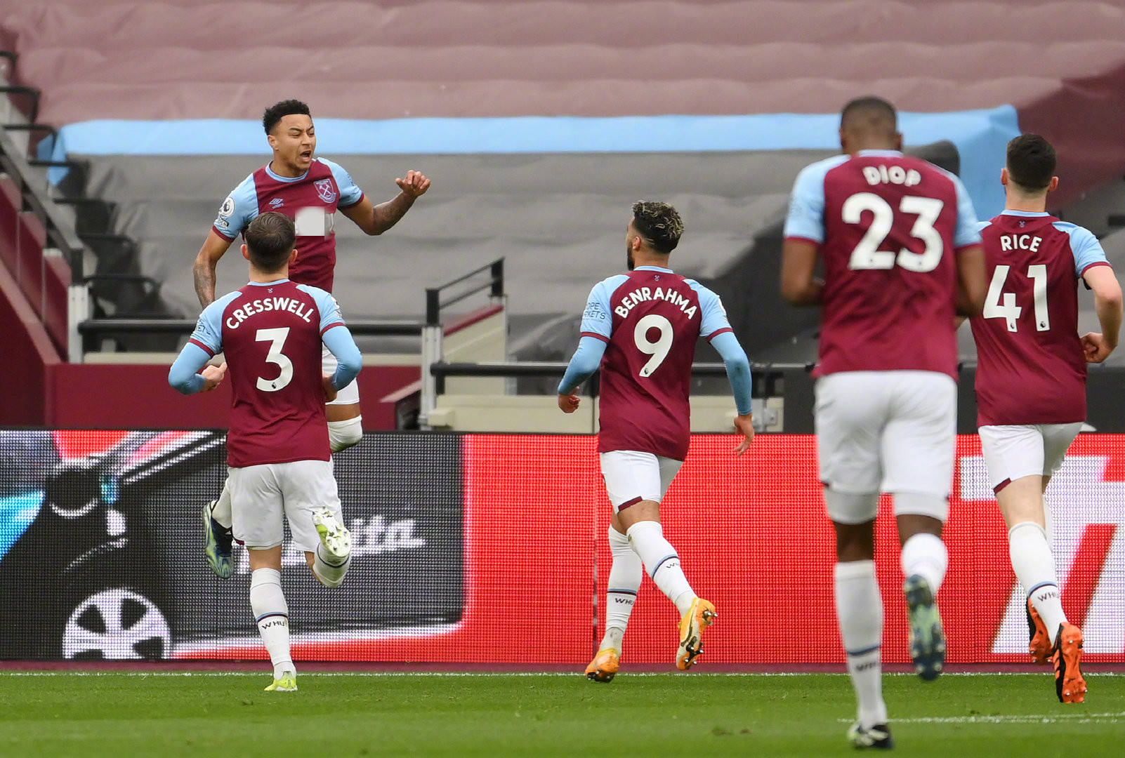 他在击球的 他在击球的